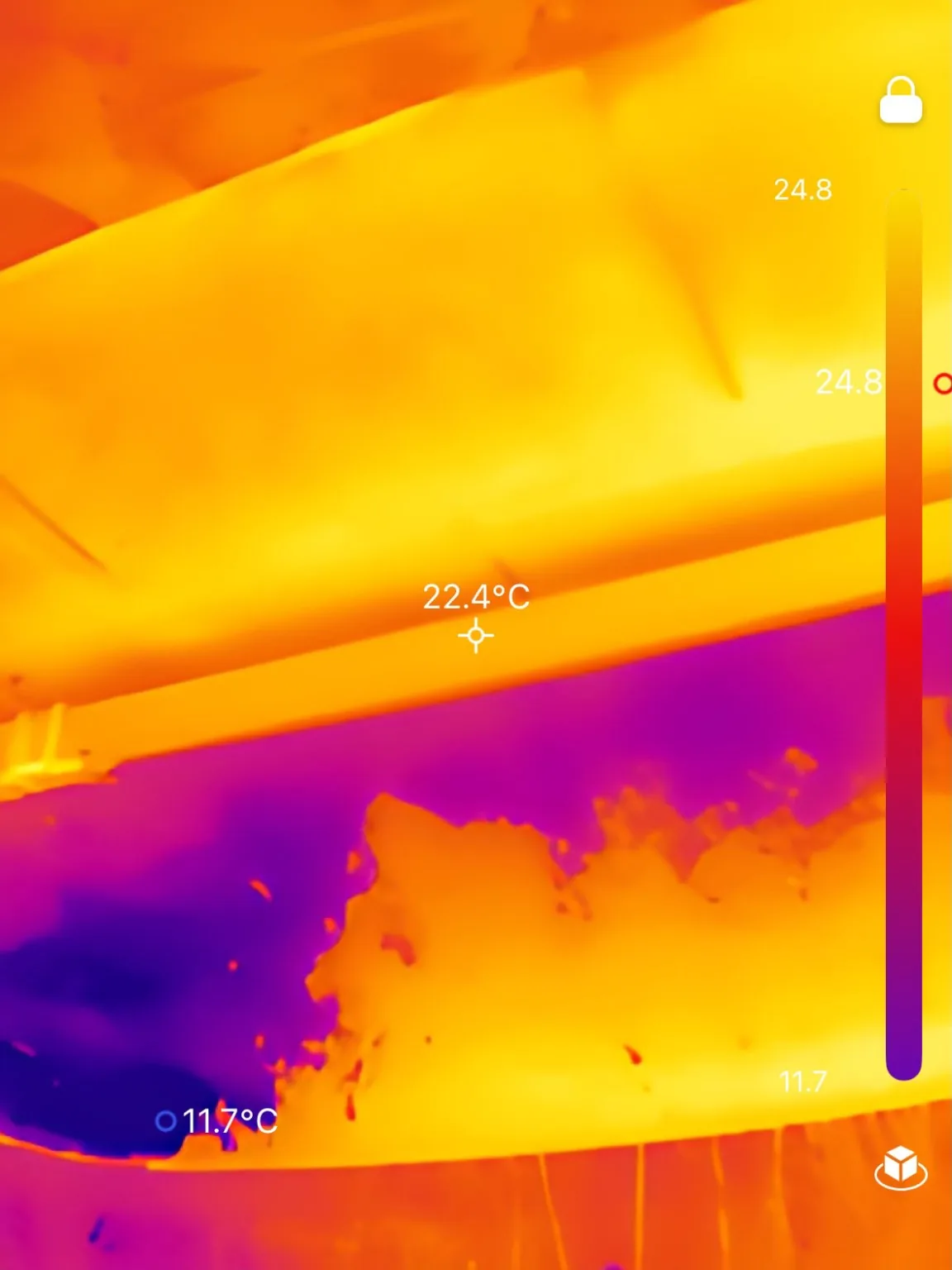 Thermografische Bauteilaufnahme mit Temperaturmarkierungen