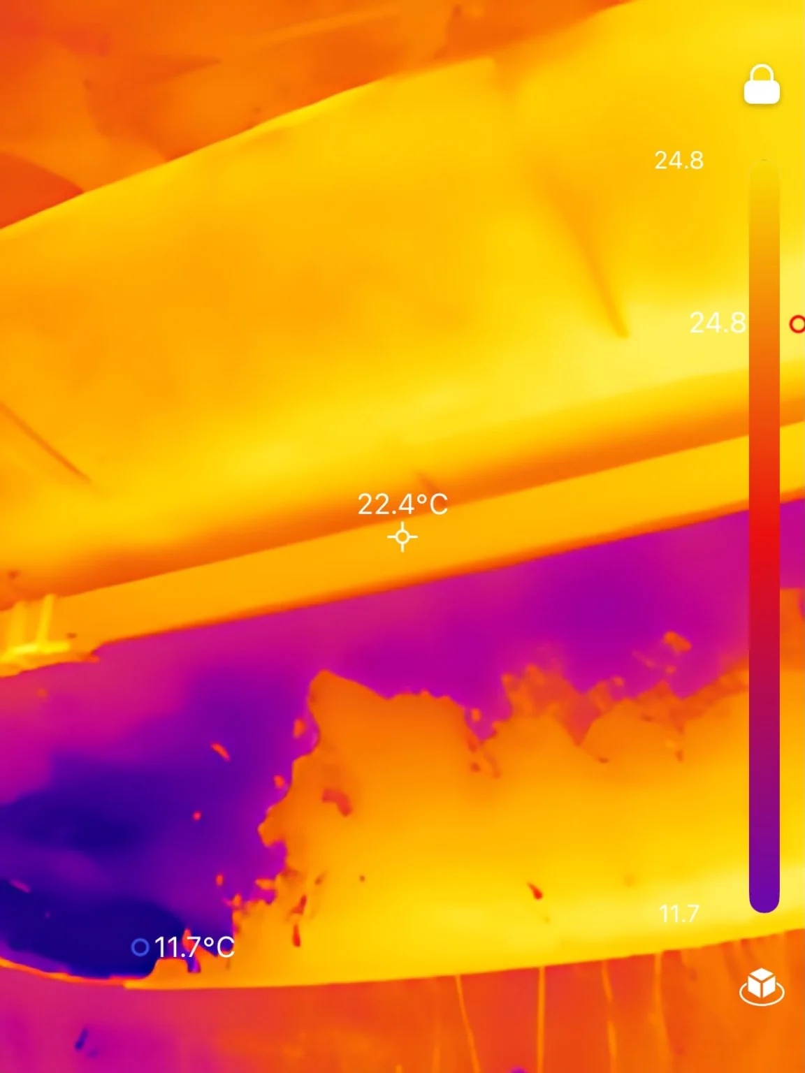 Thermografische Detailaufnahme eines Dachbereichs